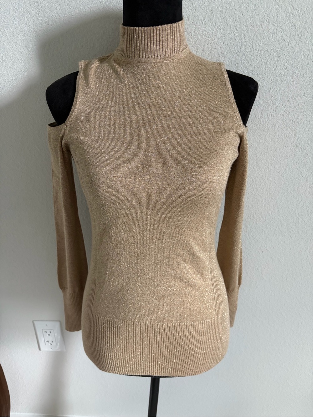 Cache Metallic Cold-Shoulder Turtleneck Sweater - Gold M